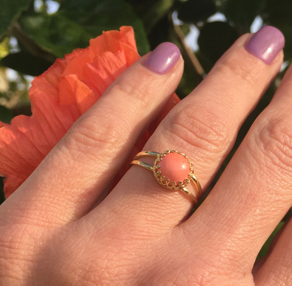 Coral Ring - Simple Double Band Round Crown Ring with Peach Coral Stone - H.L.Jewelry