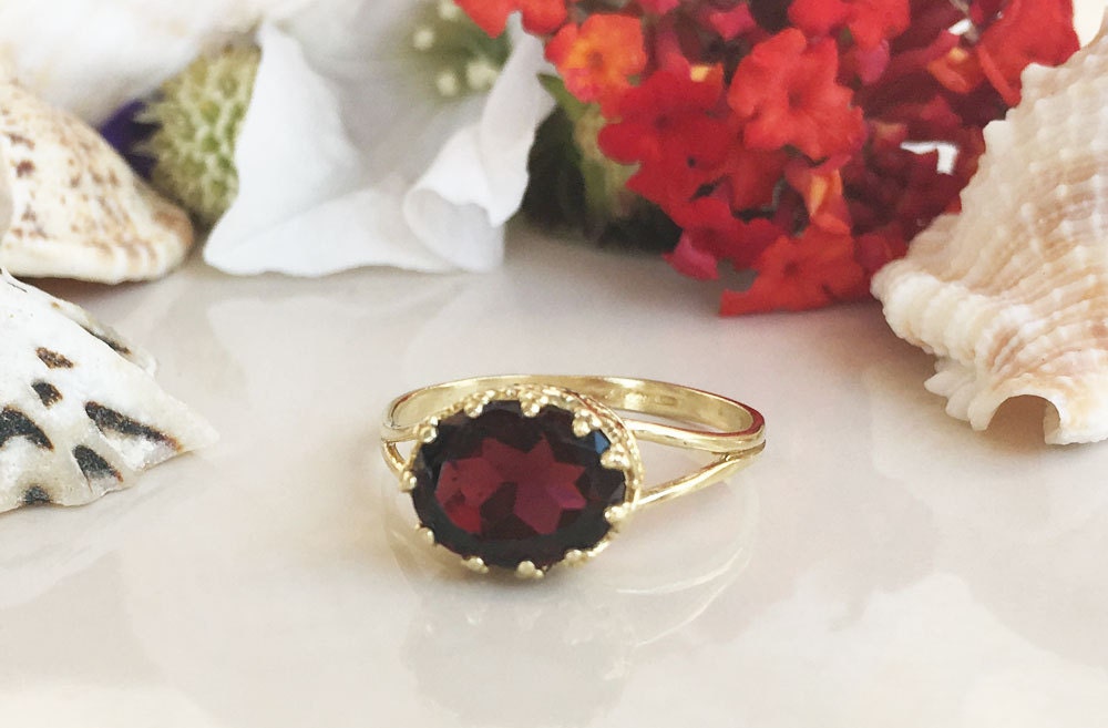 Red Garnet Ring - January Birthstone - Red Garnet Gemstone Double Band Vintage Oval Crown Ring - H.L.Jewelry