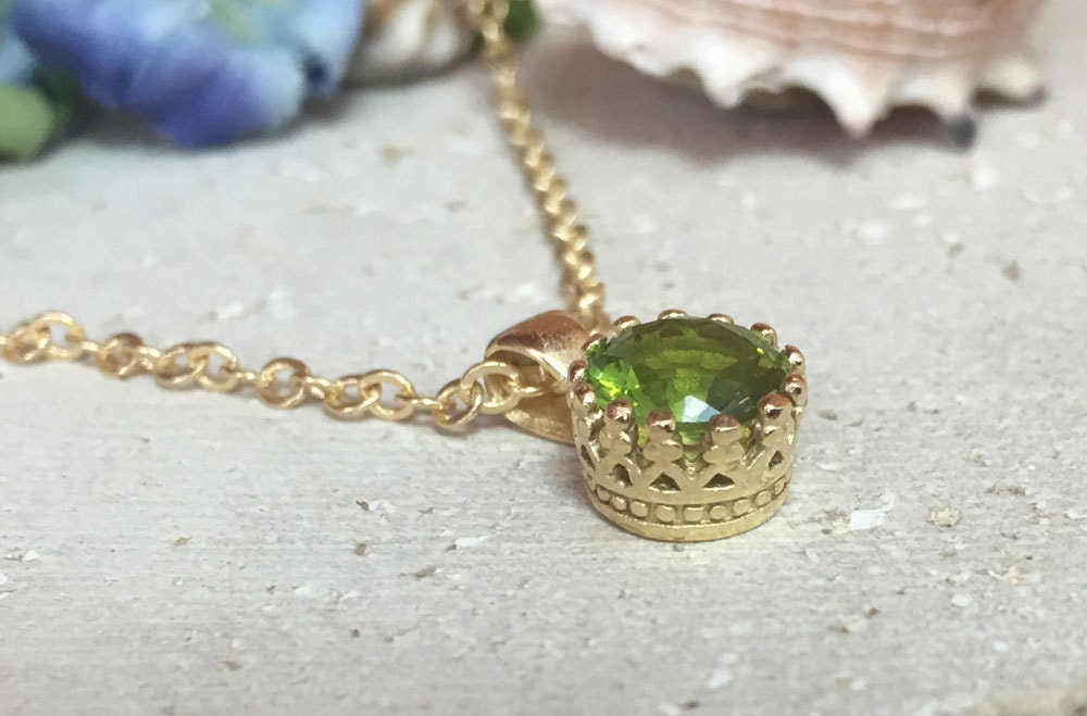 Peridot Necklace - August Birthstone - Delicate Chain Necklace with Round Peridot Gemstone - H.L.Jewelry