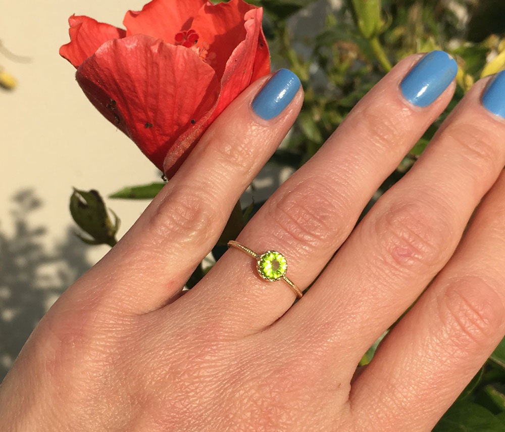 Peridot Ring - August Birthstone - Delicate Hammered Ring with Round Peridot Gemstone - H.L.Jewelry