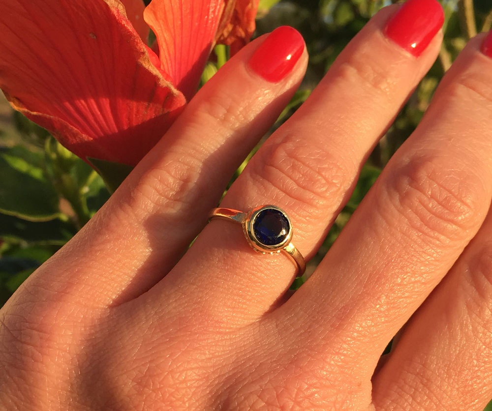 Blue Sapphire ring - September Birthstone - Simple Bezel Set Ring with Round Blue Sapphire Gemstone - H.L.Jewelry