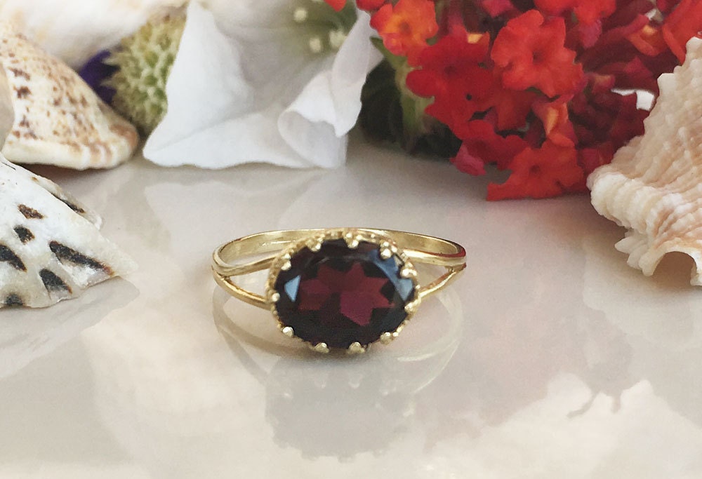 Red Garnet Ring - January Birthstone - Red Garnet Gemstone Double Band Vintage Oval Crown Ring - H.L.Jewelry