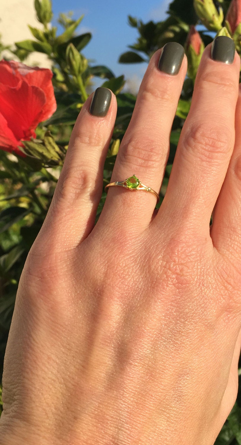 Peridot Ring - August Birthstone - Simple Delicate Ring with Round Peridot Gemstone - H.L.Jewelry