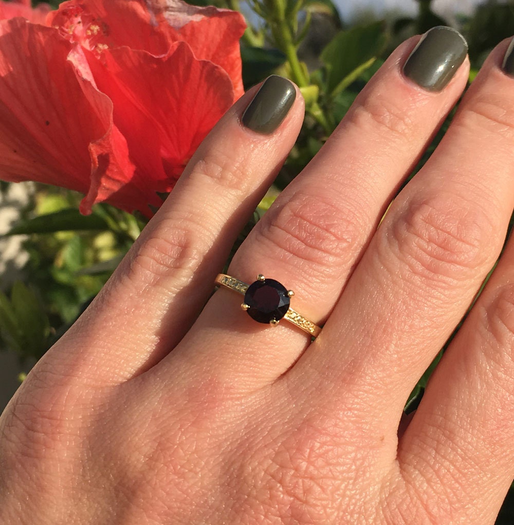 Red Garnet Ring - January Birthstone - Round Red Garnet Gemstone Simple Ring with Imitation Stones - H.L.Jewelry