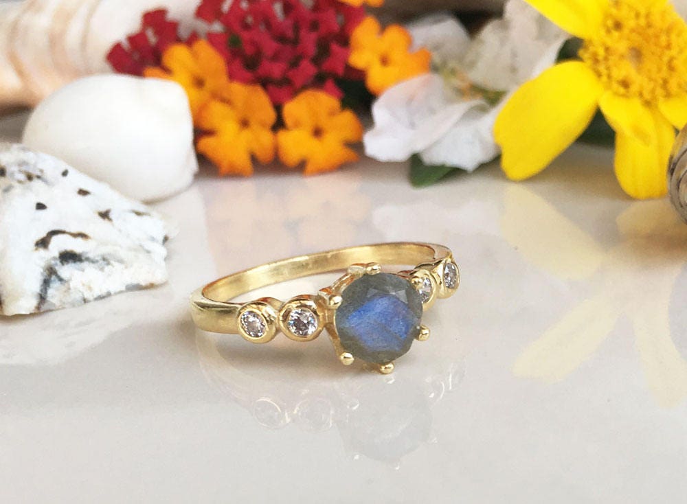 Labradorite Ring - Delicate Ring with Round Labradorite Gemstone and Clear Quartz Accents - H.L.Jewelry