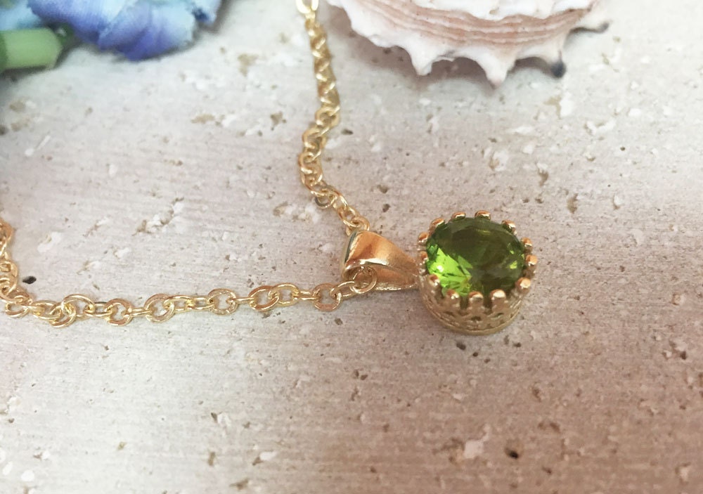 Peridot Necklace - August Birthstone - Delicate Chain Necklace with Round Peridot Gemstone - H.L.Jewelry