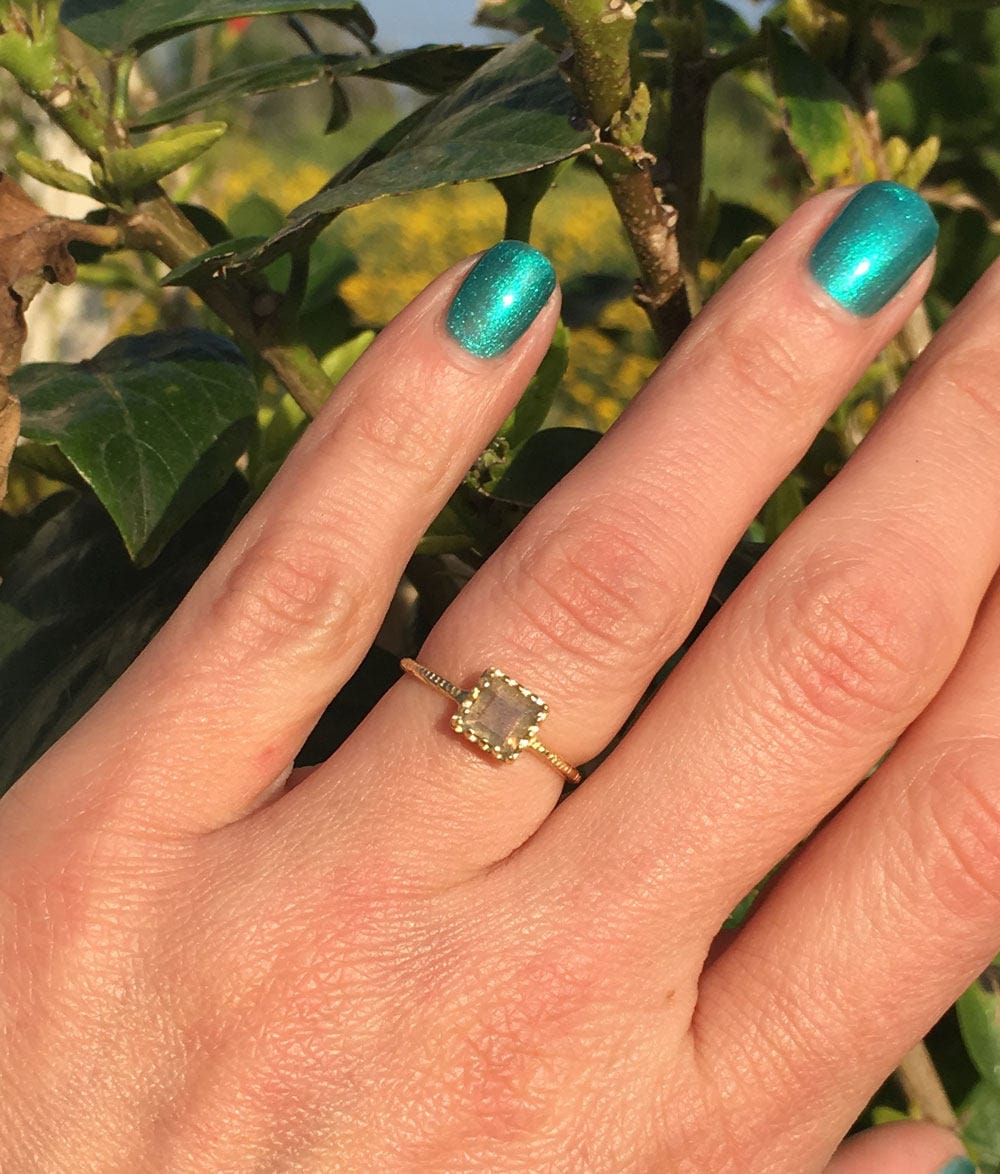 Labradorite Ring - Square Crown Simple Hammered Ring with Labradorite Gemstone - H.L.Jewelry