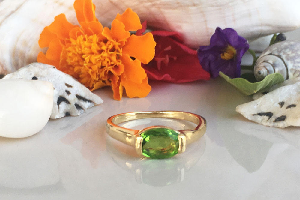 Peridot Ring - August Birthstone Jewelry - Simple Ring with Oval Peridot Gemstone - H.L.Jewelry