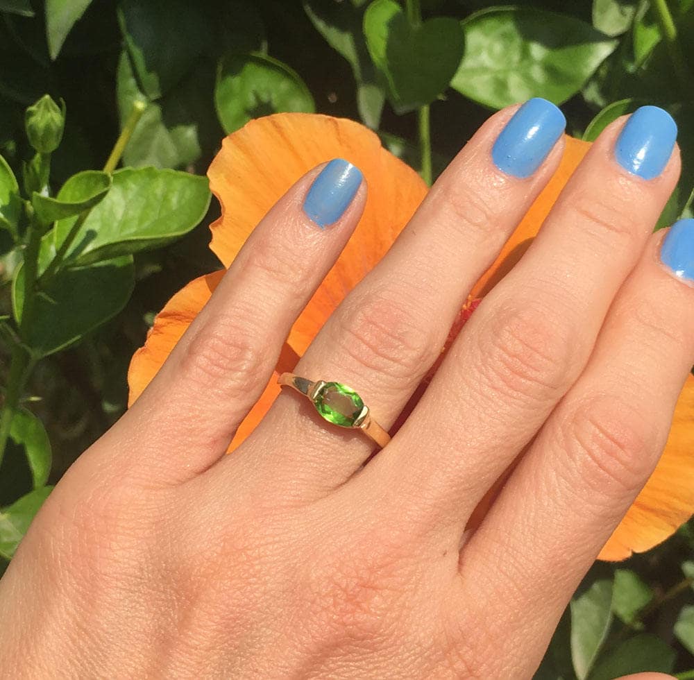 Peridot Ring - August Birthstone Jewelry - Simple Ring with Oval Peridot Gemstone - H.L.Jewelry