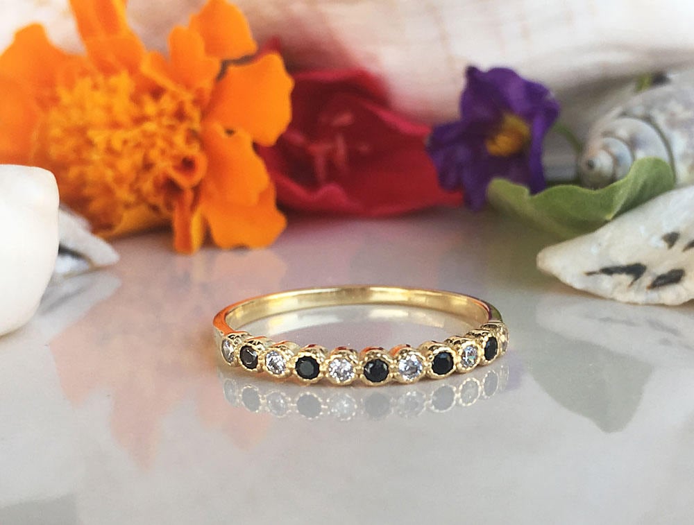 Harmony in Contrast: Delicate Stacking Ring with Round Clear Quartz and Black Onyx Gemstones - H.L.Jewelry