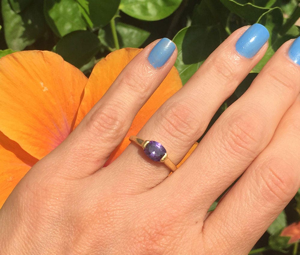 Purple Amethyst Ring - February Birthstone - Simple Ring with Oval Purple Amethyst Gemstone - H.L.Jewelry