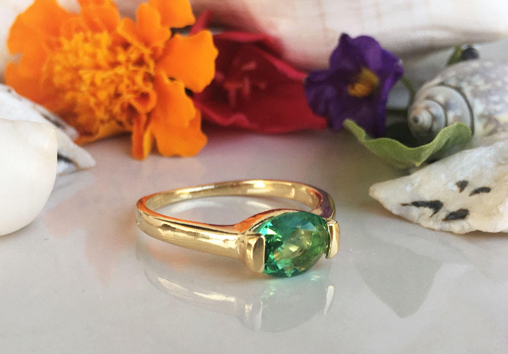 Green Sapphire Ring - Simple Ring with Oval Green Sapphire Gemstone - H.L.Jewelry