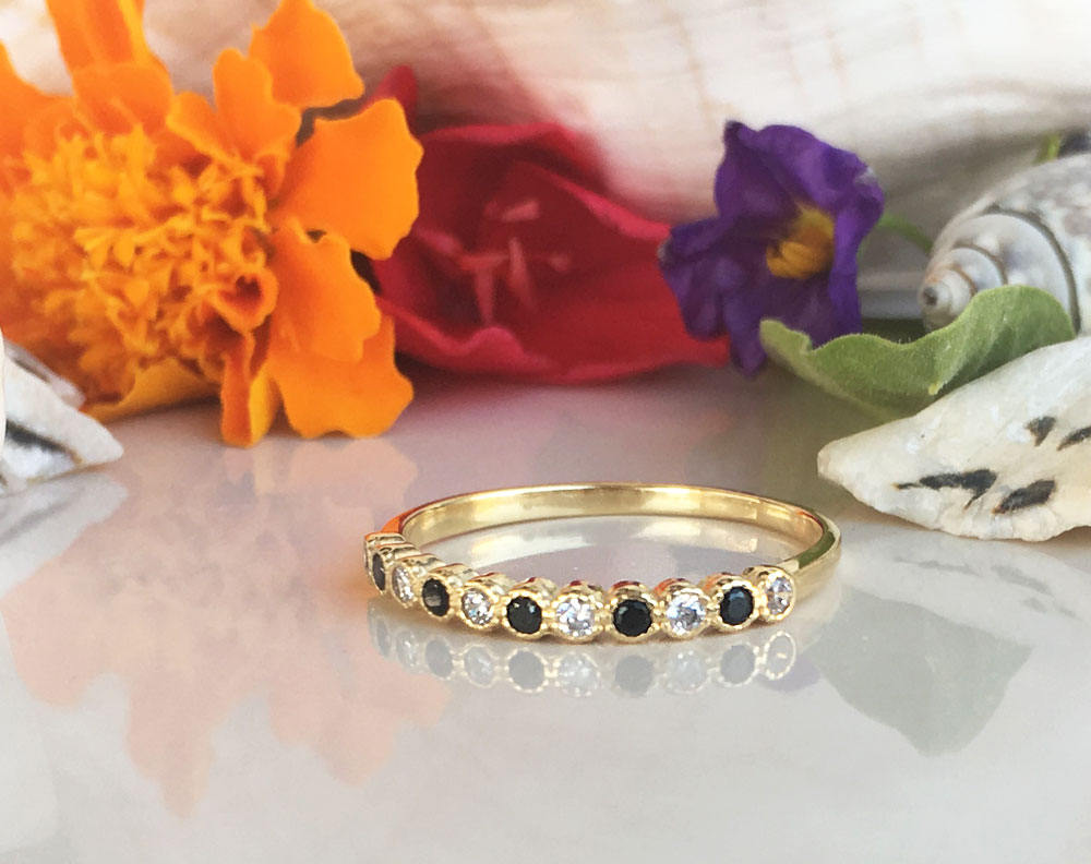 Harmony in Contrast: Delicate Stacking Ring with Round Clear Quartz and Black Onyx Gemstones - H.L.Jewelry