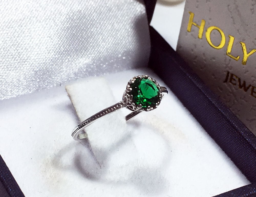 Emerald Ring - May Birthstone - Delicate Hammered Ring with Round Emerald Gemstone - H.L.Jewelry