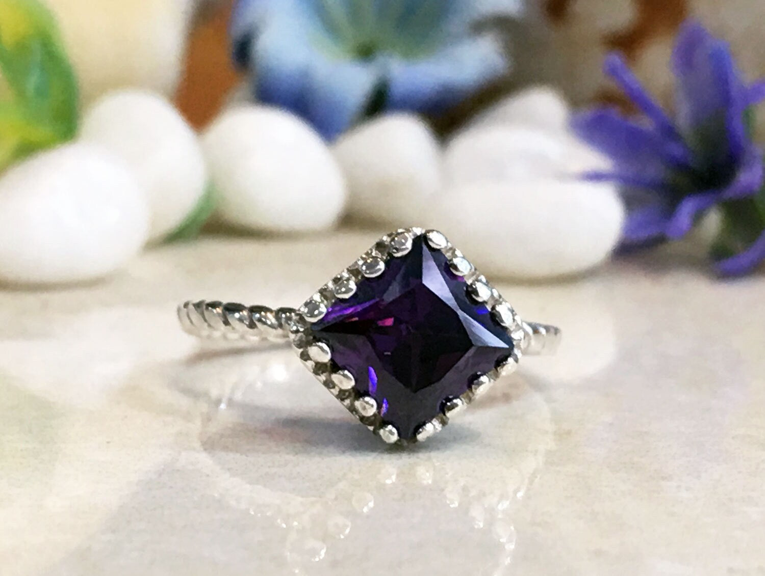 Amethyst Ring - February Birthstone - Simple Twist Band Ring with Square Purple Amethyst Stone - H.L.Jewelry