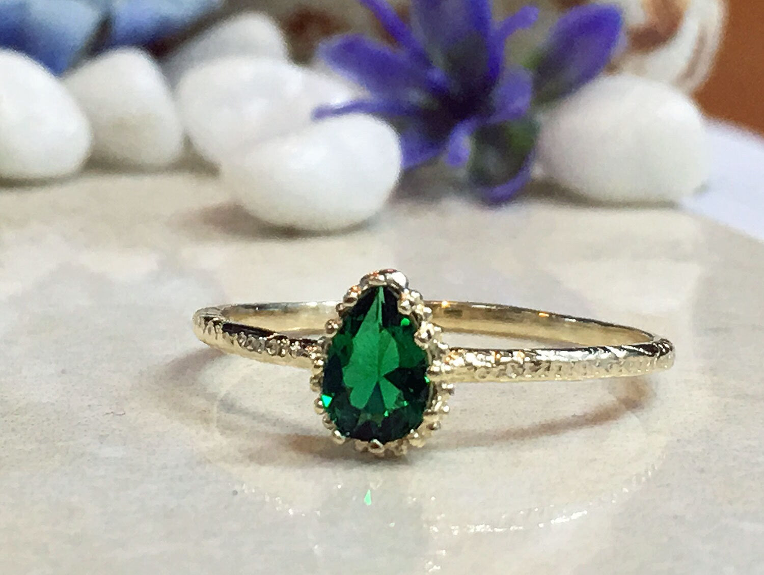 Emerald Ring - May Birthstone - Pear-Shaped Emerald Gemstone Delicate Hammered Ring - H.L.Jewelry