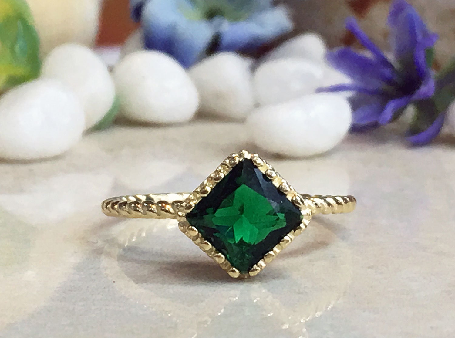 Emerald Ring - May Birthstone - Simple Twist Band Ring with Square Emerald Gemstone - H.L.Jewelry