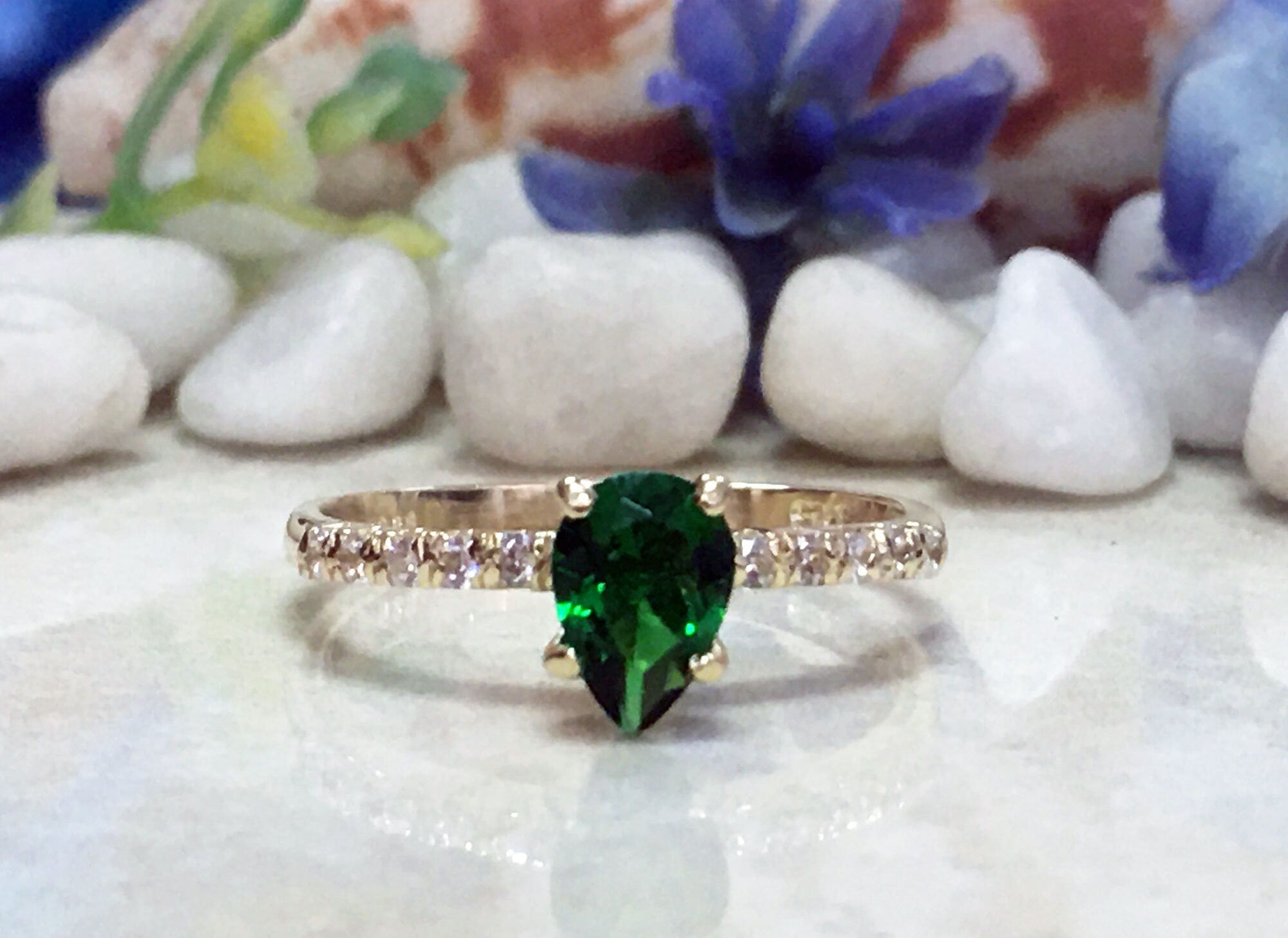 Emerald Ring - May Birthstone - Pear-Shaped Emerald Gemstone Ring with Clear Quartz Accents - H.L.Jewelry