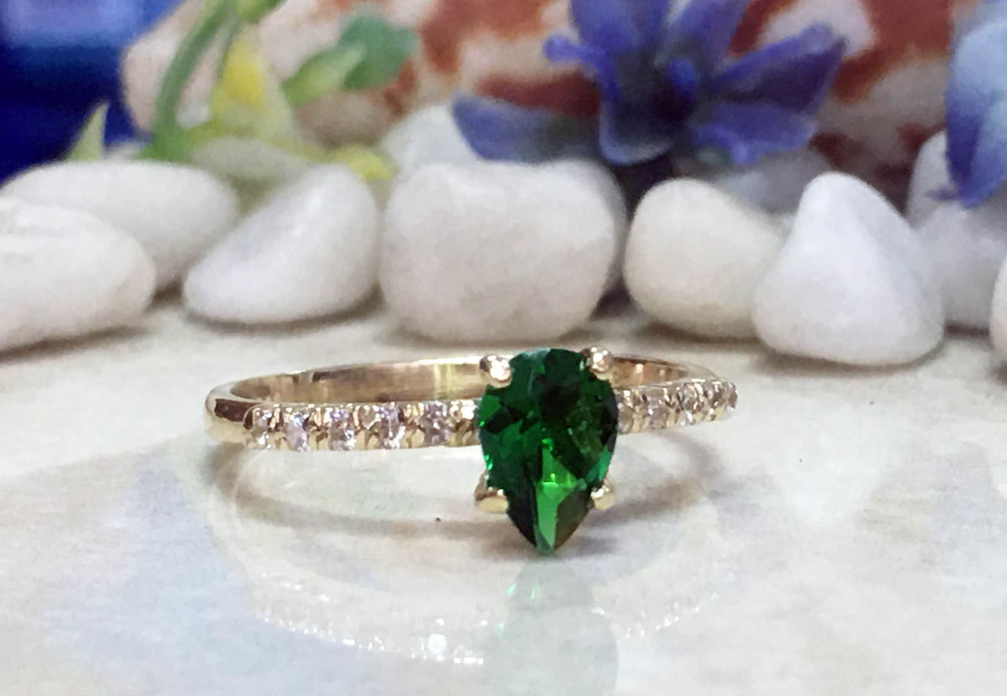 Emerald Ring - May Birthstone - Pear-Shaped Emerald Gemstone Ring with Clear Quartz Accents - H.L.Jewelry