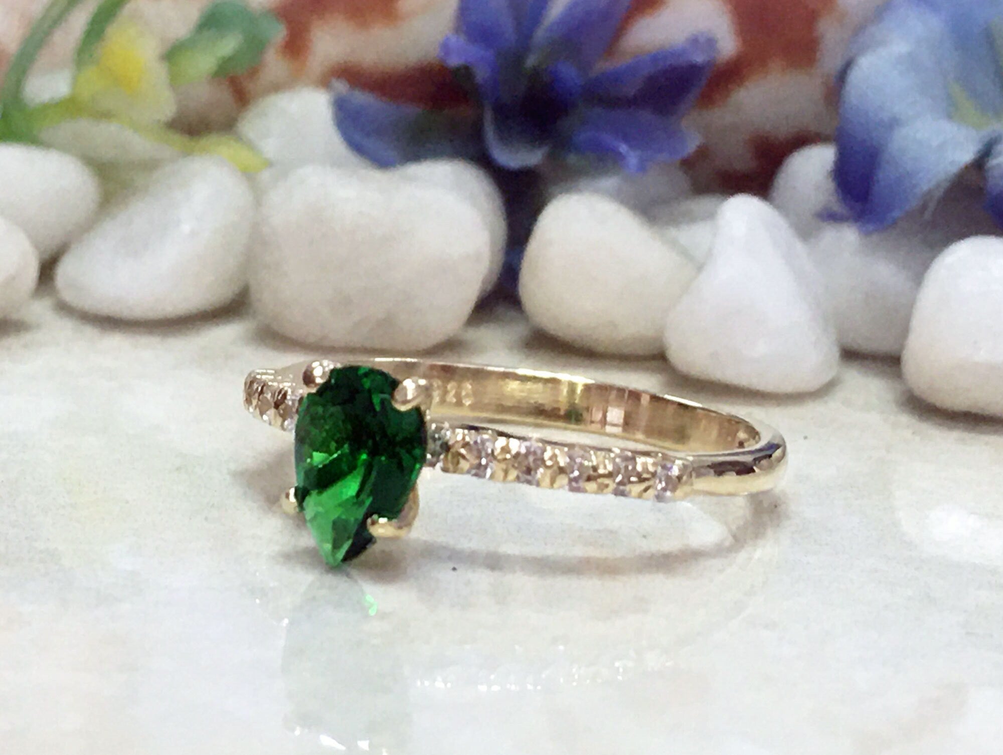 Emerald Ring - May Birthstone - Pear-Shaped Emerald Gemstone Ring with Clear Quartz Accents - H.L.Jewelry