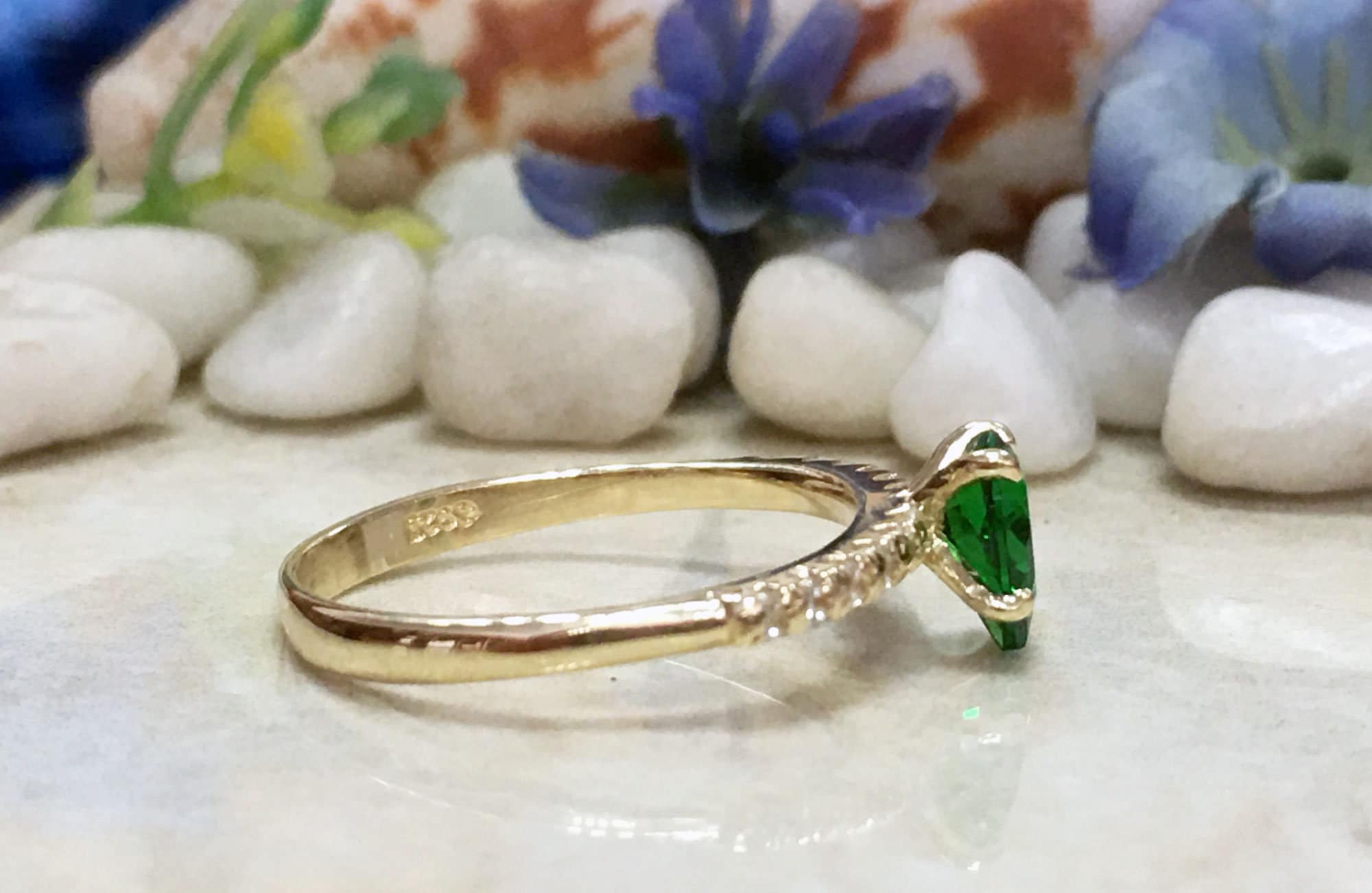 Emerald Ring - May Birthstone - Pear-Shaped Emerald Gemstone Ring with Clear Quartz Accents - H.L.Jewelry