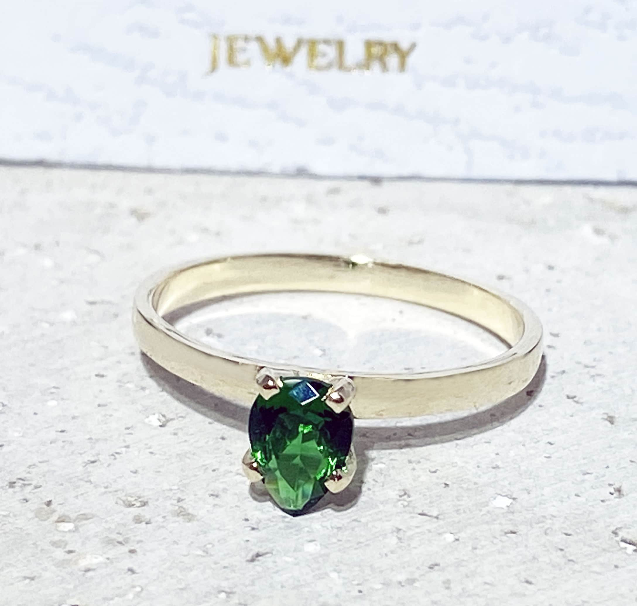 Emerald Ring - May Birthstone - Solitaire Ring with Pear-Shaped Emerald Gemstone - H.L.Jewelry