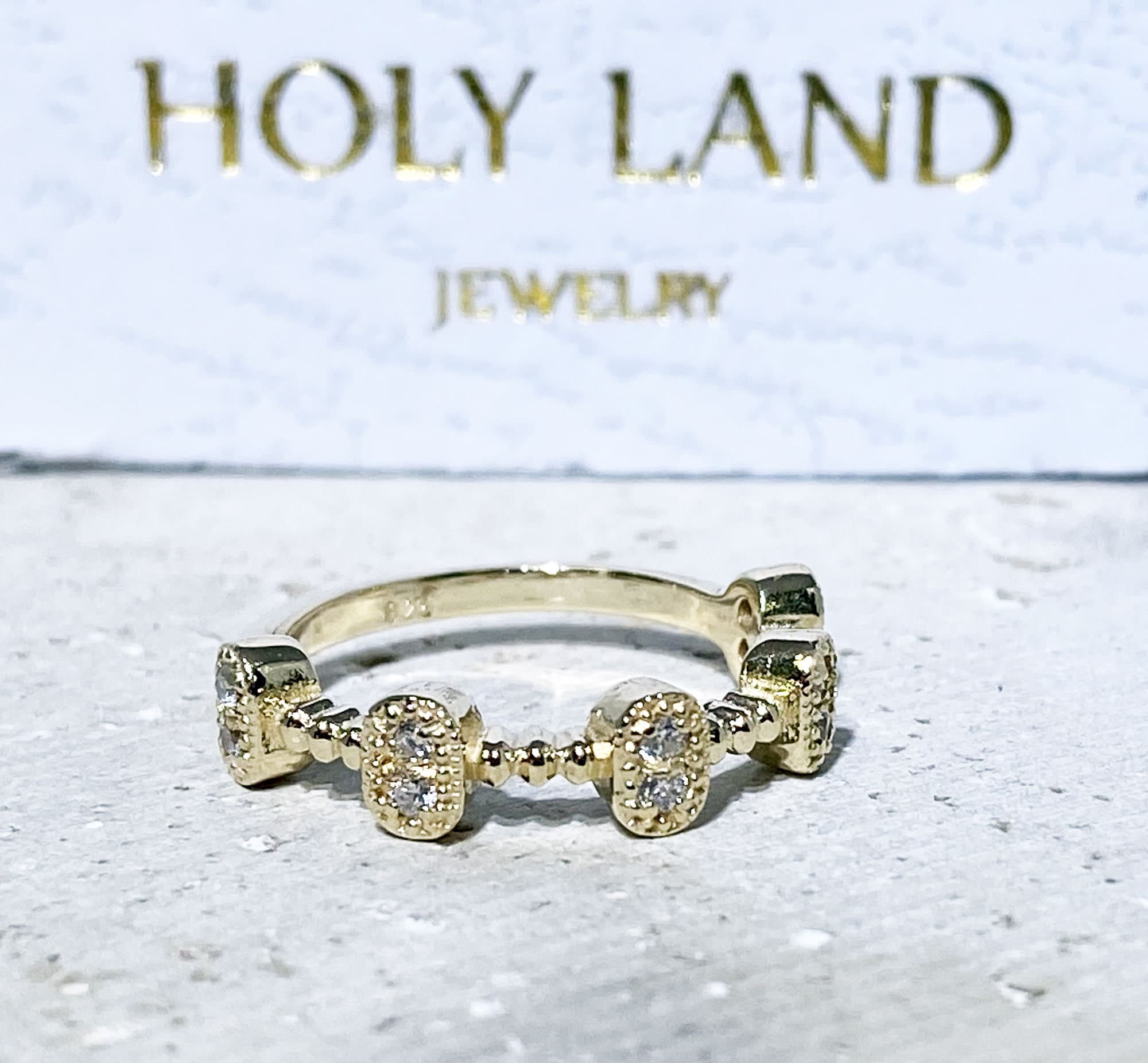 Clear Quartz Ring - April Birthstone - Five Bezel-Sets Ring with Clear Quartz Accents - H.L.Jewelry