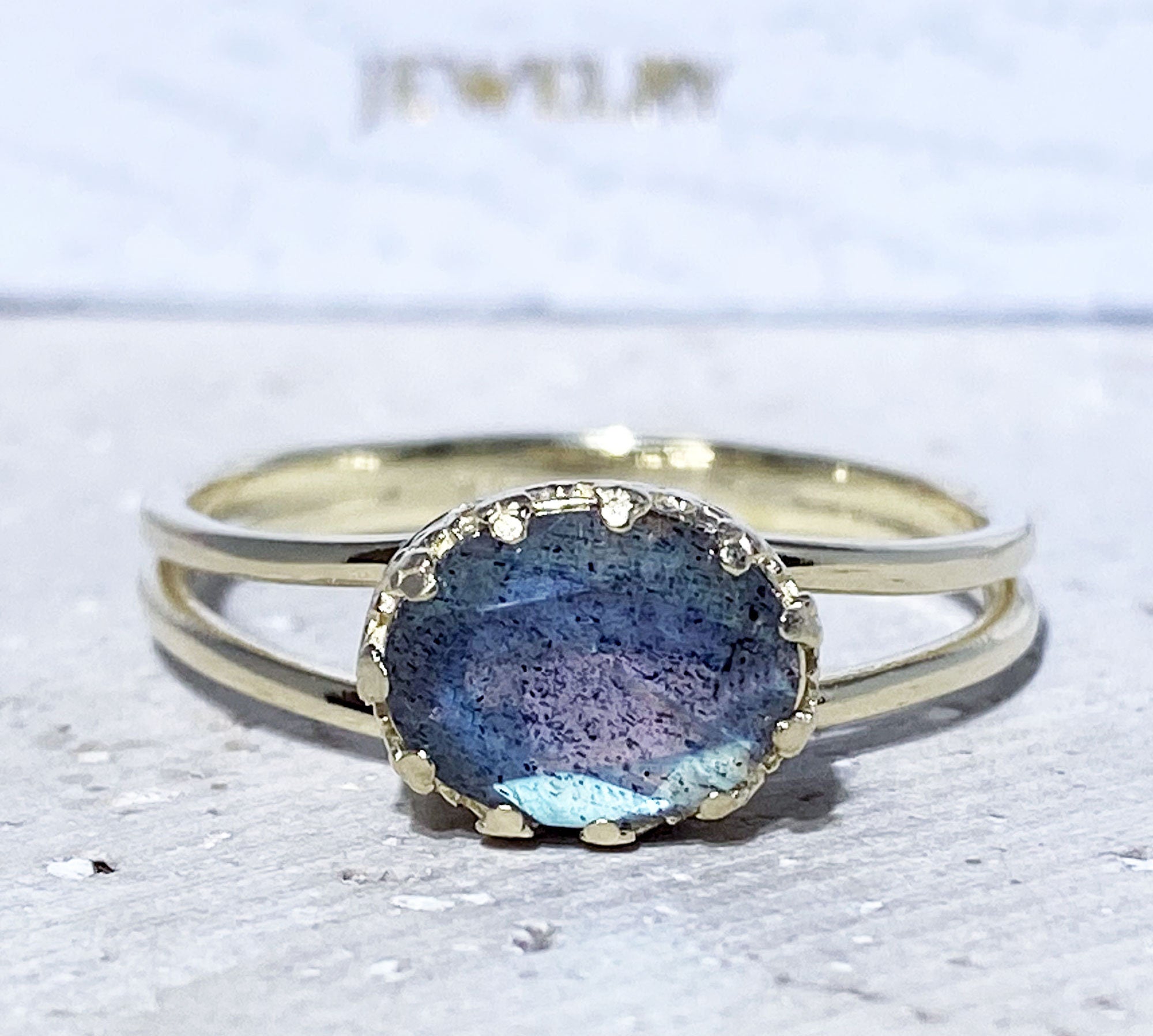 Labradorite Ring - Double Band Vintage Oval Crown Ring with Labradorite Gemstone - H.L.Jewelry