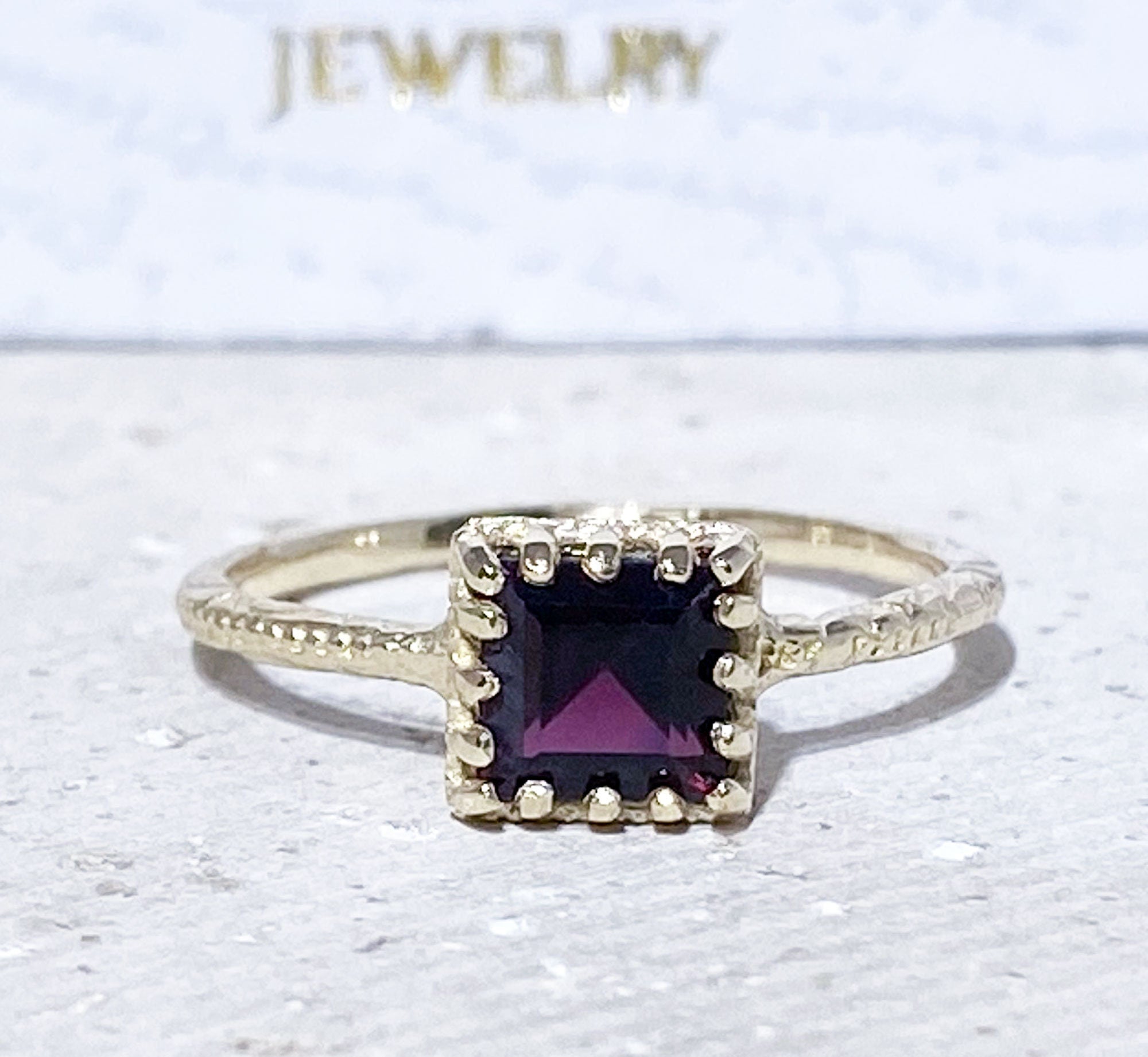 Red Garnet Ring - January birthstone - Square Crown Simple Hammered Ring with Red Garnet Gemstone - H.L.Jewelry