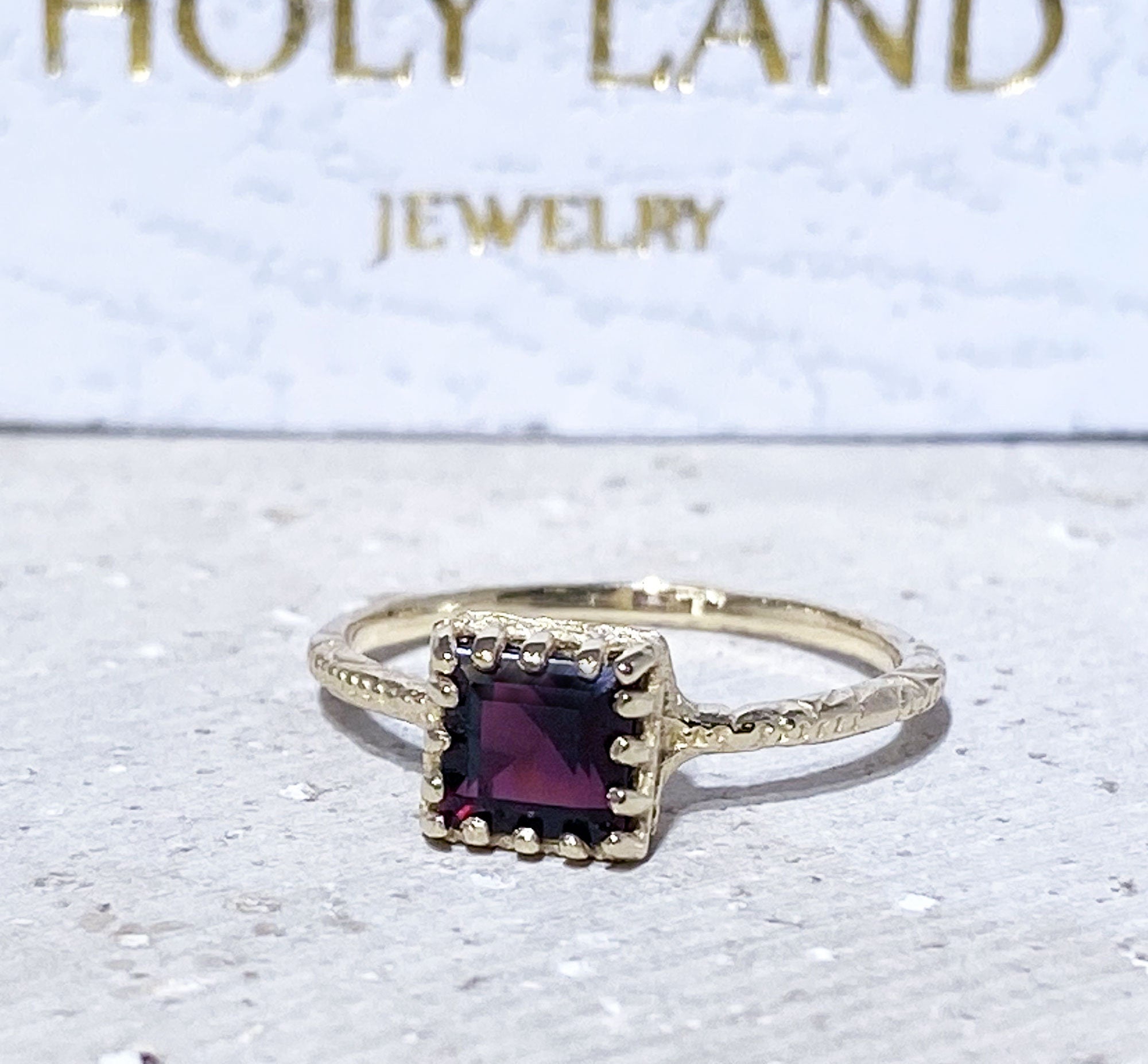 Red Garnet Ring - January birthstone - Square Crown Simple Hammered Ring with Red Garnet Gemstone - H.L.Jewelry