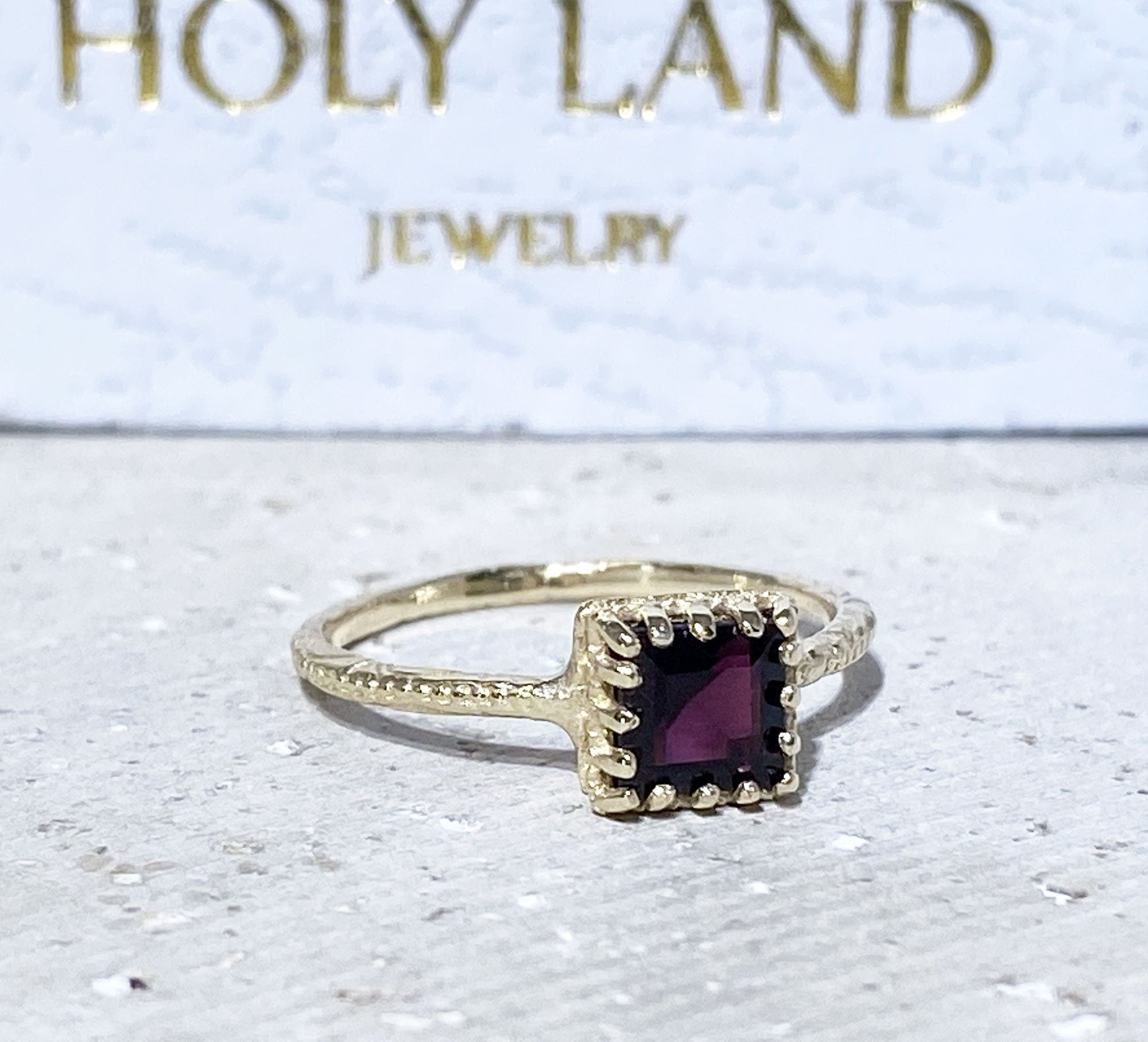 Red Garnet Ring - January birthstone - Square Crown Simple Hammered Ring with Red Garnet Gemstone - H.L.Jewelry