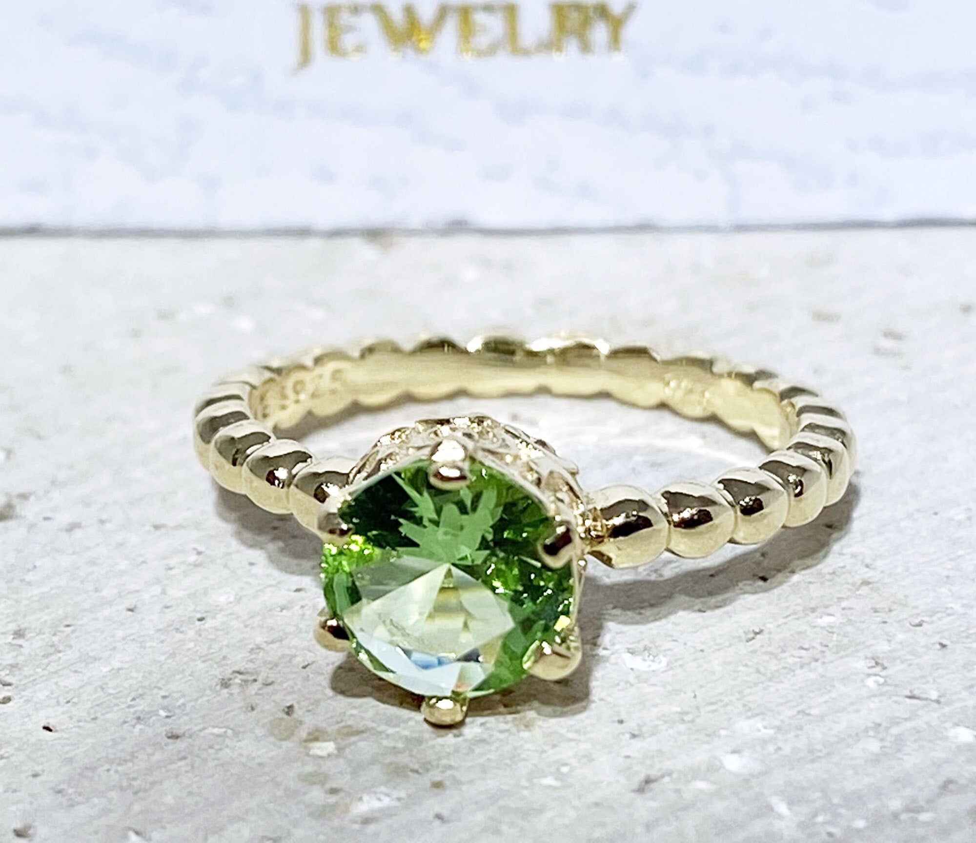 Green Sapphire Ring - Beaded Band Ring with Round Green Sapphire Gemstone - H.L.Jewelry