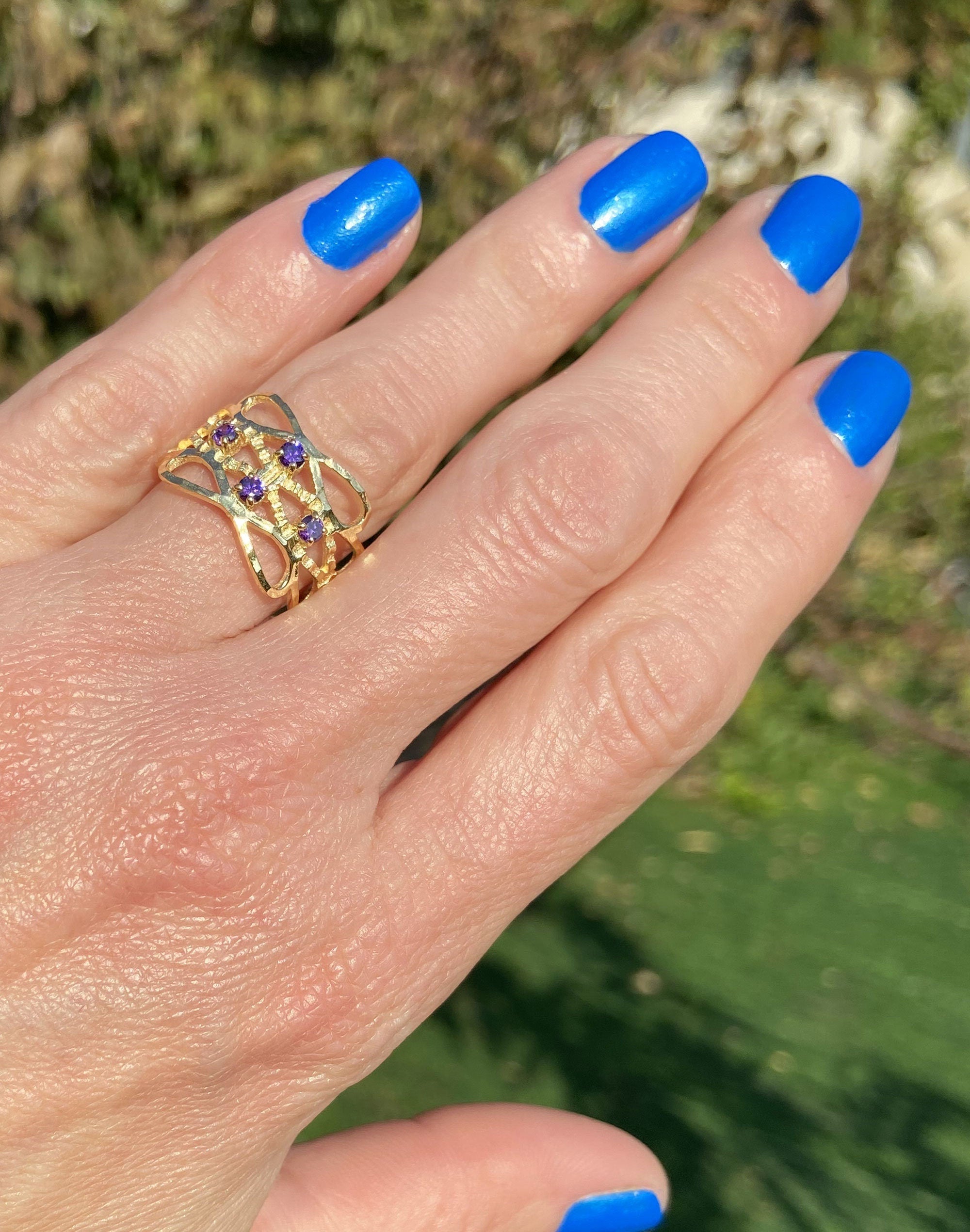 Amethyst Ring - February Birthstone - Hammered Ring with Round Purple Amethyst Gemstones - H.L.Jewelry