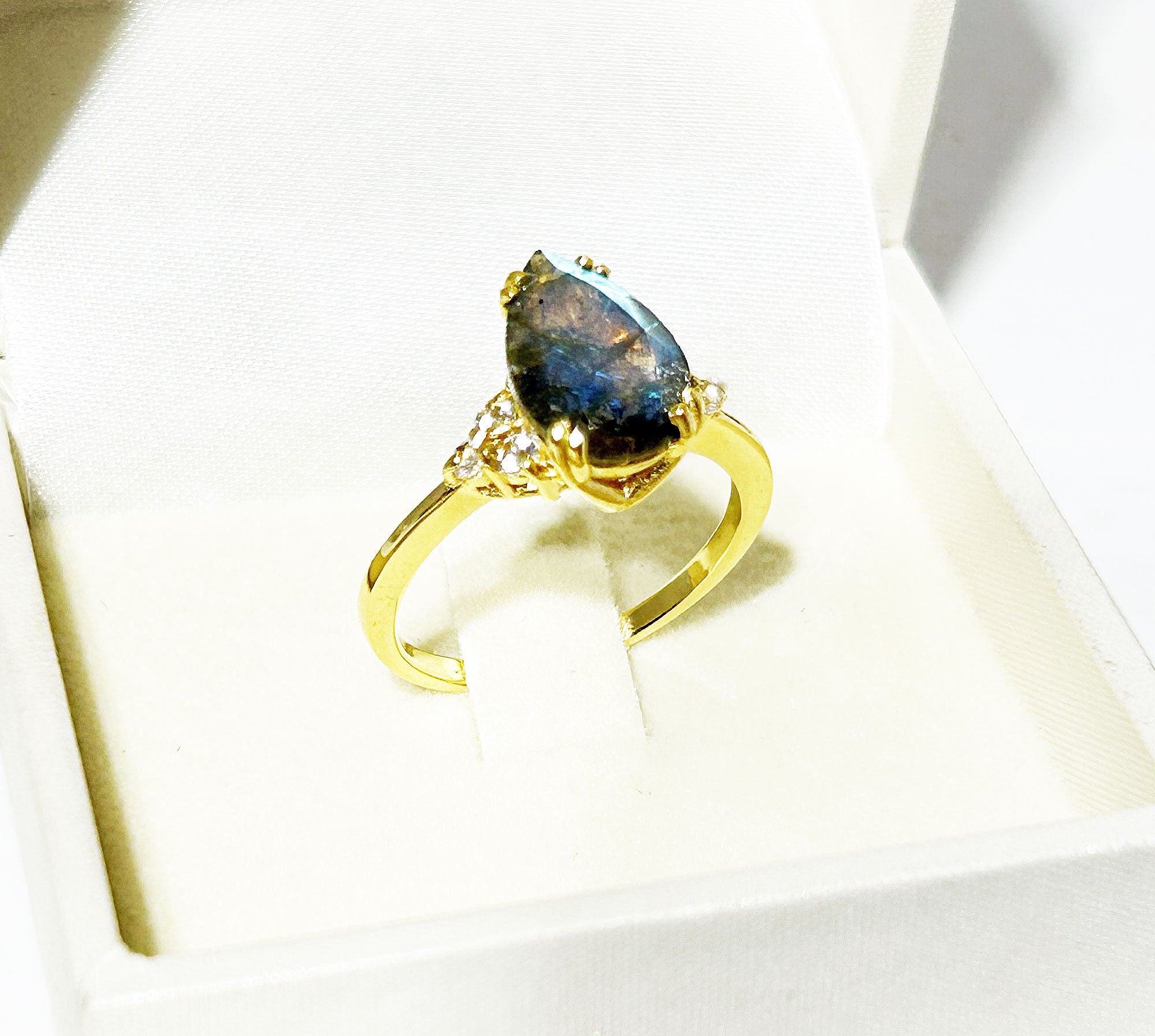 Labradorite Ring - Pear-Shaped Labradorite Gemstone Statement Engagement Ring with Clear Quartz Accents - H.L.Jewelry