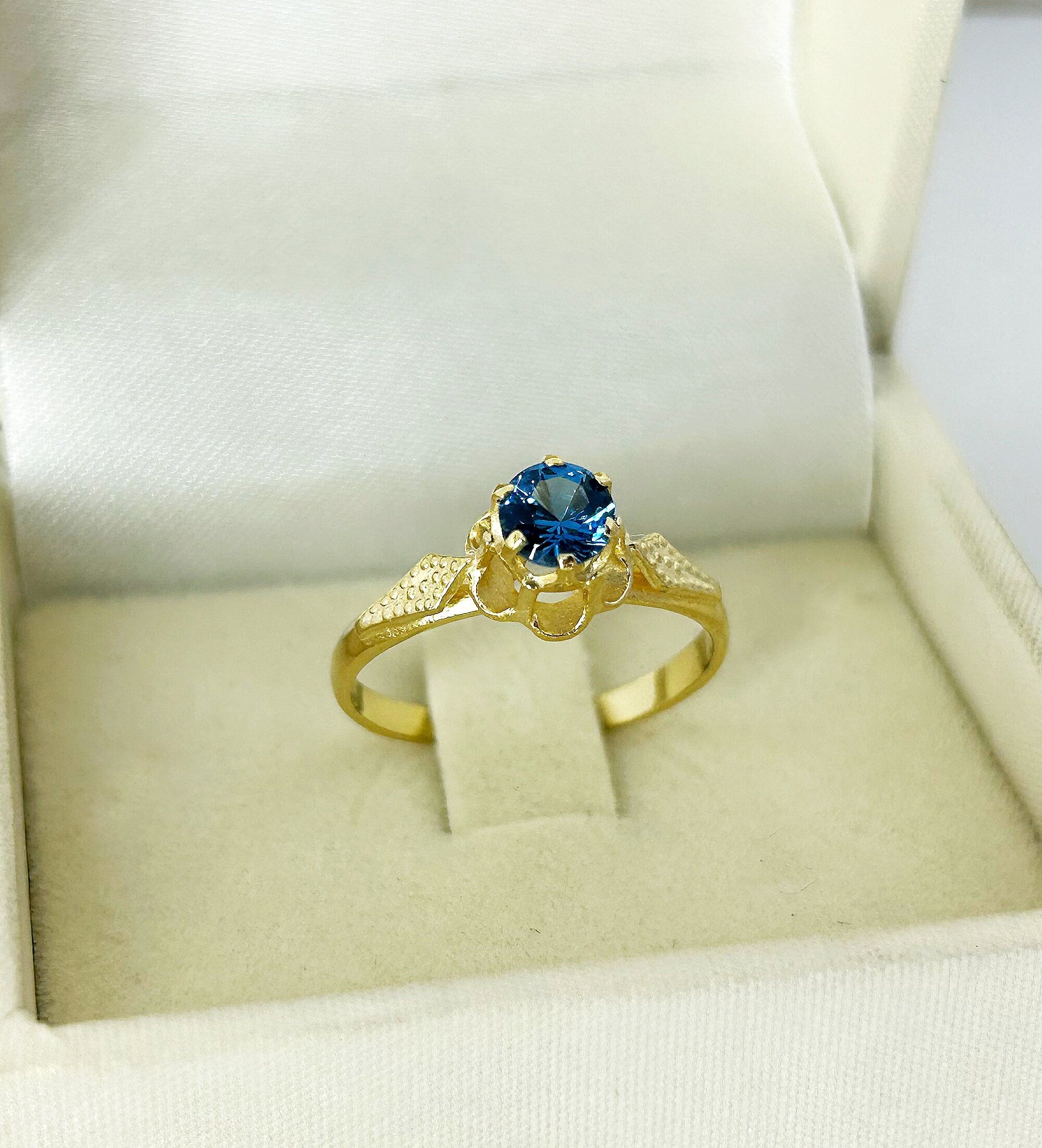 Blue Topaz Ring - December Birthstone - Round Blue Topaz Gemstone Flower Ring - H.L.Jewelry