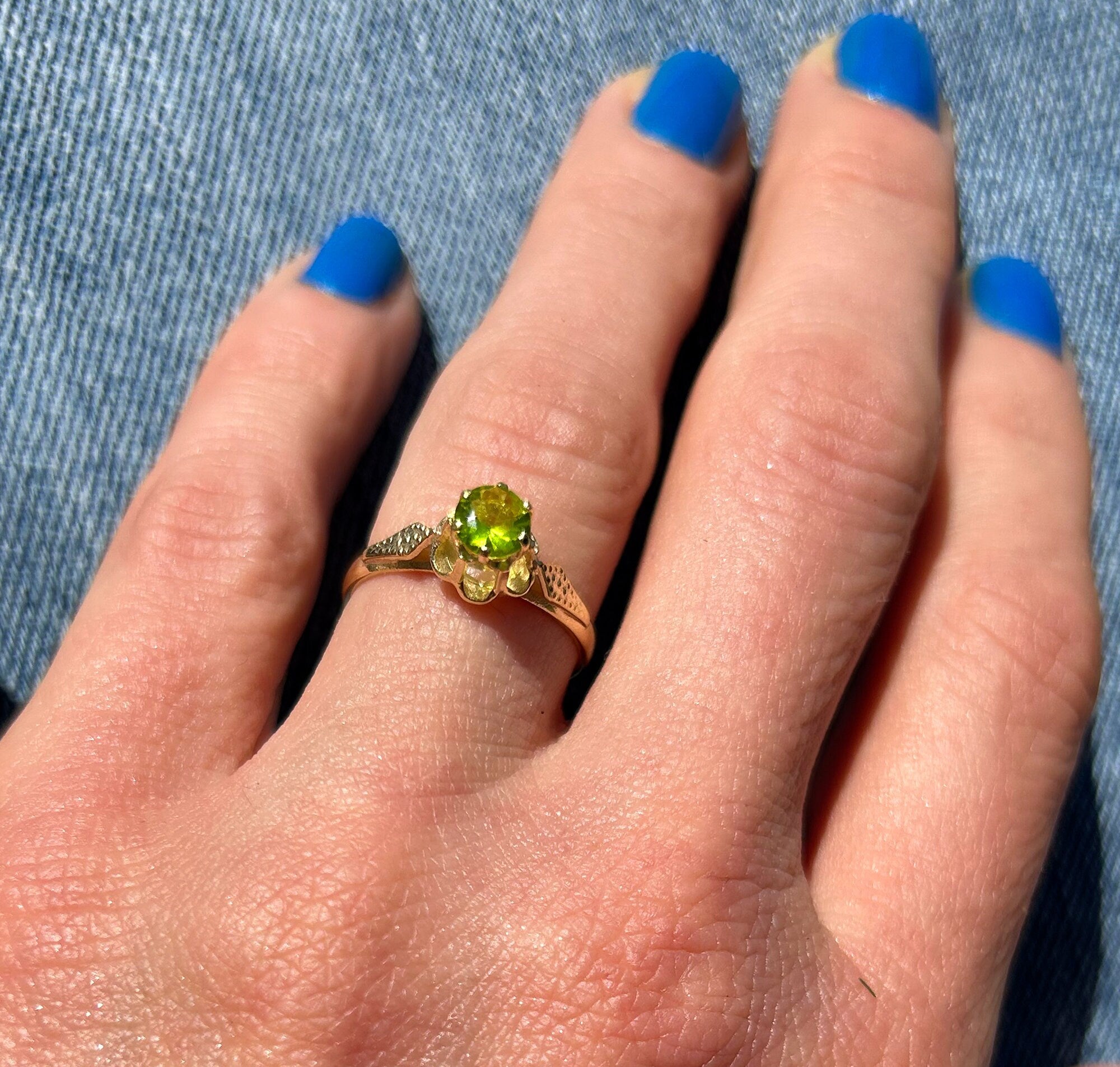 Peridot Ring - August Birthstone - Round Peridot Gemstone Flower Ring - H.L.Jewelry