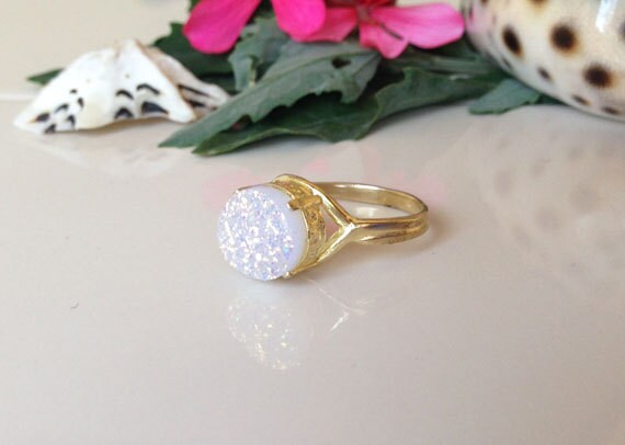 White Agate Druzy Ring - Round White Druzy Gemstone Statement Ring - H.L.Jewelry