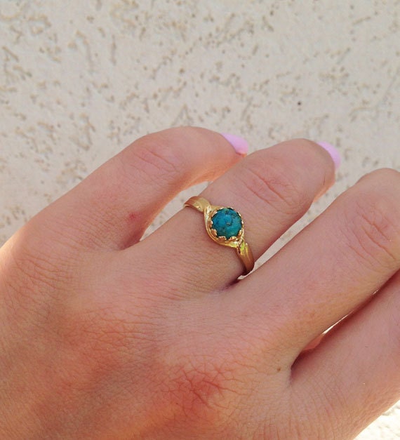 Green Turquoise Ring - December Birthstone - Simple Ring with Round Green Turquoise Gemstone - H.L.Jewelry