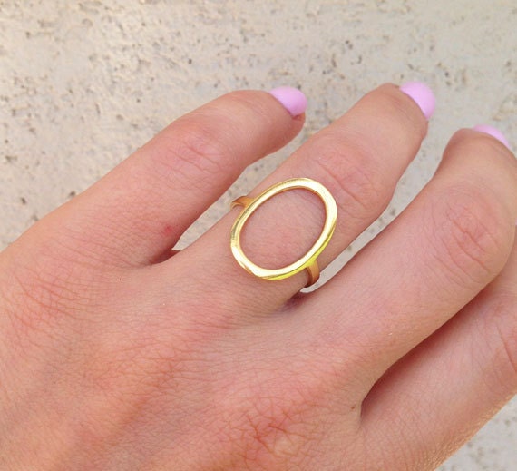 Timeless Simplicity: Simple Oval Circle Ring - H.L.Jewelry