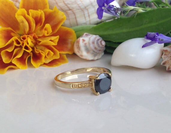 Black Onyx Ring - December Birthstone - Simple Ring with Round Black Onyx Gemstone - H.L.Jewelry