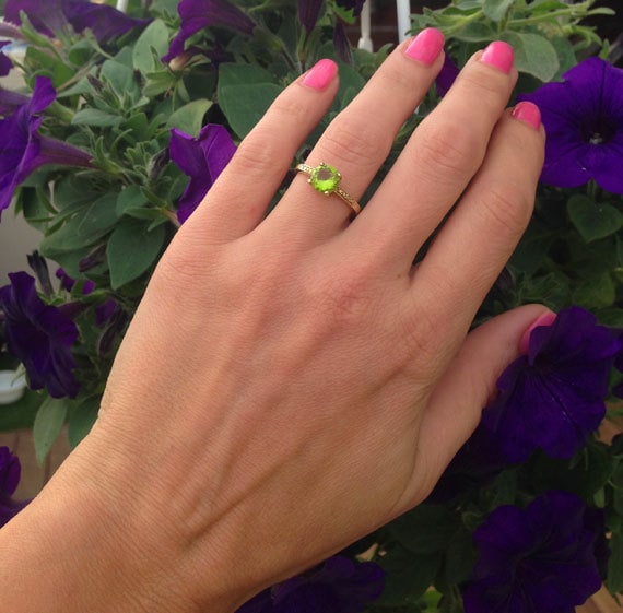 Peridot Ring - August Birthstone - Round Peridot Gemstone Simple Ring with Imitation Stones - H.L.Jewelry