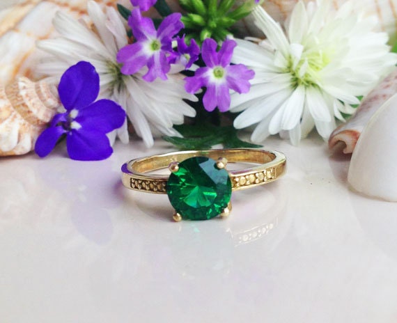 Emerald Ring - May Birthstone - Round Emerald Gemstone Simple Ring with Imitation Stones - H.L.Jewelry