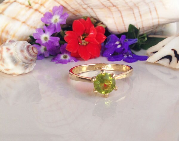 Peridot Ring - August Birthstone - Solitaire Ring with Round Peridot Gemstone - H.L.Jewelry