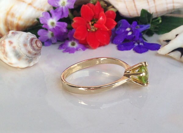 Peridot Ring - August Birthstone - Solitaire Ring with Round Peridot Gemstone - H.L.Jewelry