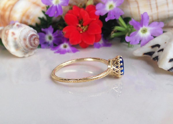 Blue Sapphire Ring - September Birthstone - Delicate Hammered Ring with Oval Blue Sapphire Gemstone - H.L.Jewelry