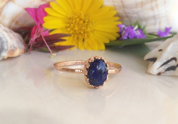 Blue Lapis Ring - Delicate Hammered Oval Crown Ring with Lapis Lazuli Gemstone - H.L.Jewelry