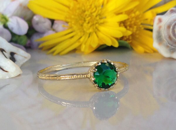 Emerald Ring - May Birthstone - Delicate Hammered Ring with Round Emerald Gemstone - H.L.Jewelry