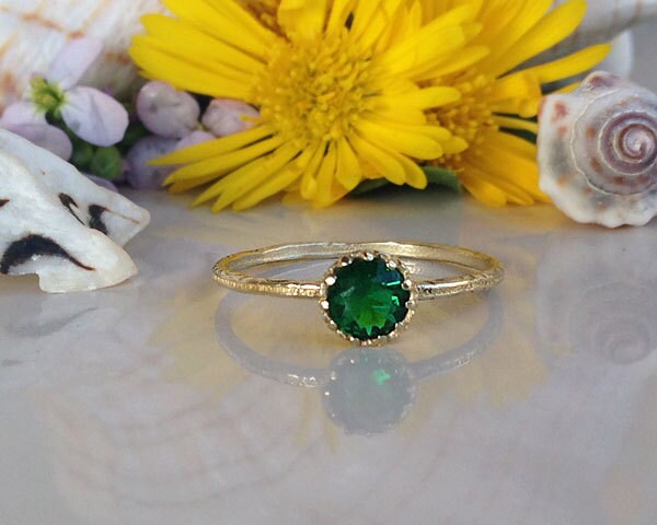 Emerald Ring - May Birthstone - Delicate Hammered Ring with Round Emerald Gemstone - H.L.Jewelry