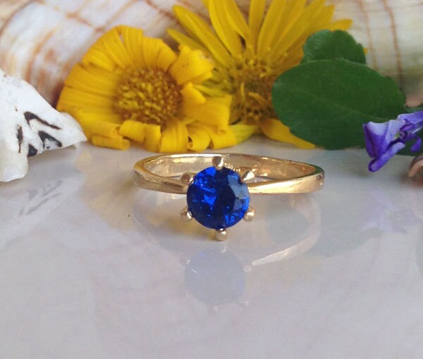 Blue Sapphire Ring - September Birthstone - Solitaire Ring with Round Blue Sapphire Gemstone - H.L.Jewelry