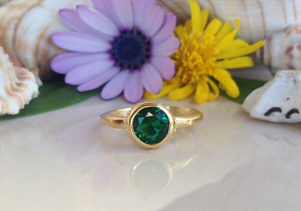 Emerald Ring - May Birthstone - Simple Bezel Set Ring with Round Emerald Gemstone - H.L.Jewelry